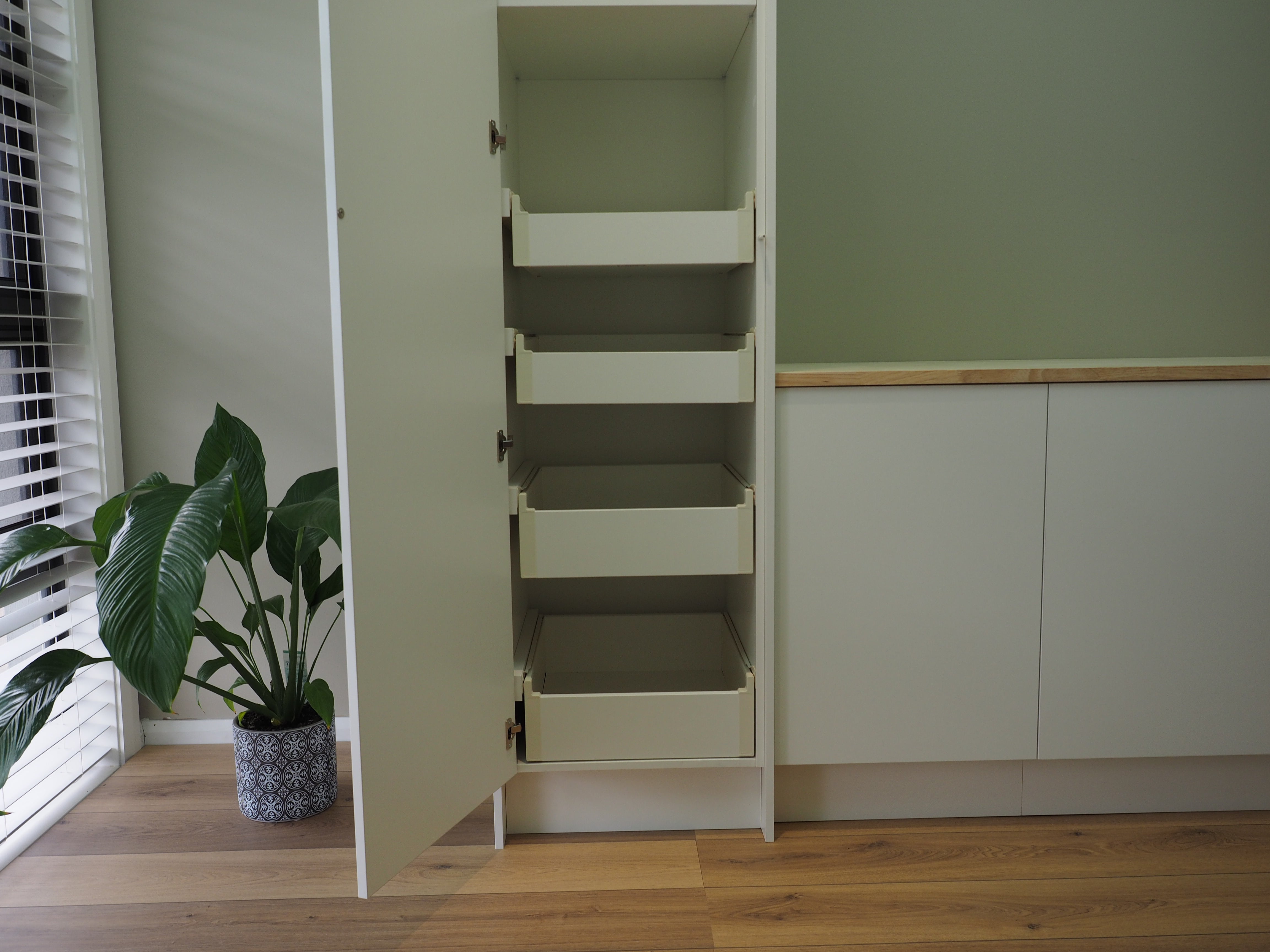 Standard Range 4D-MP2 - To suit a single door pantry between 300-600mm wide