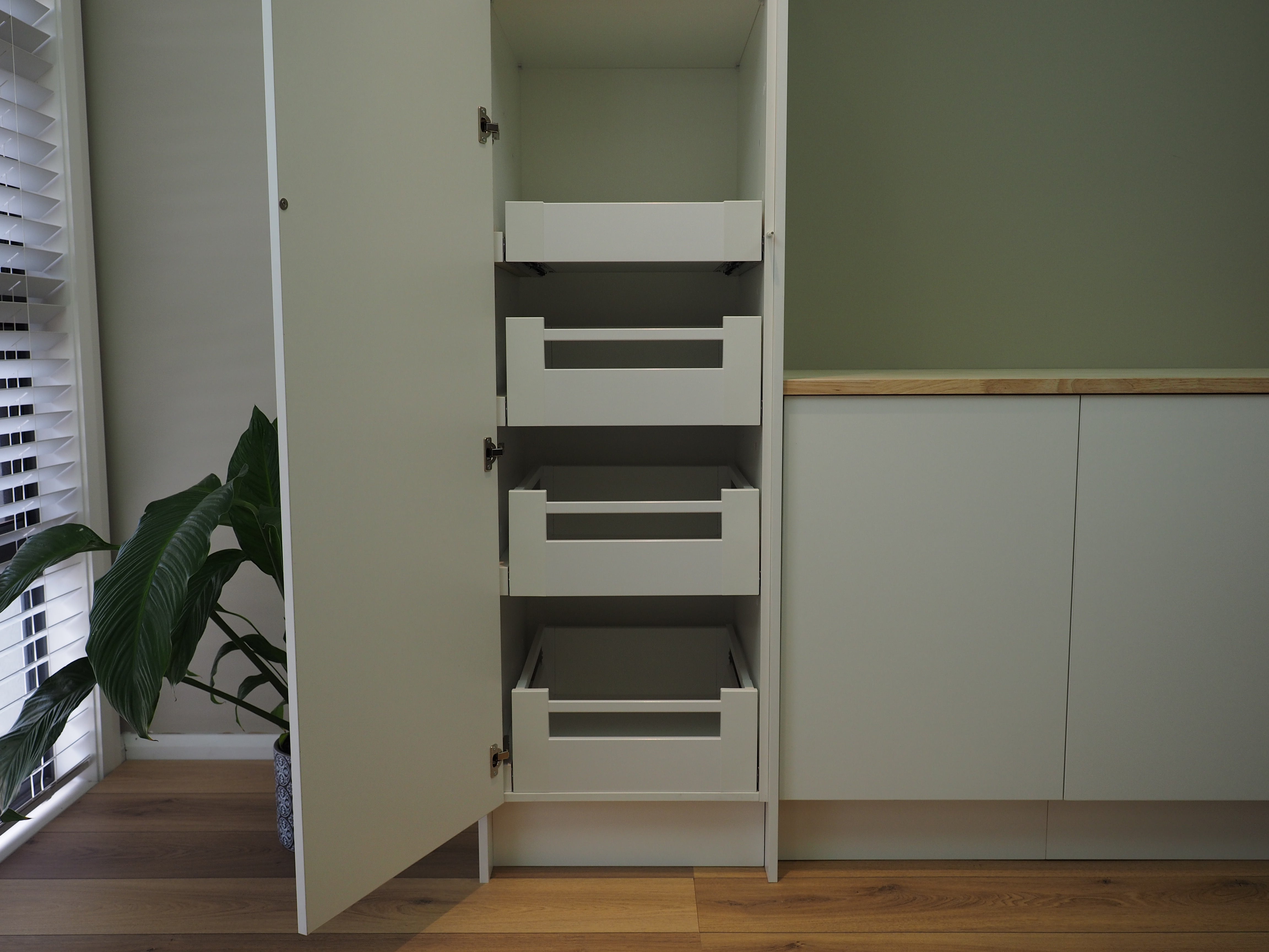 Premium Range 4D-TP1 - To suit a single door pantry between 300-600mm wide